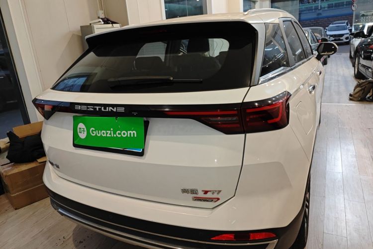 奔腾T77 2023款 1.5T 自动豪华型车身外观6