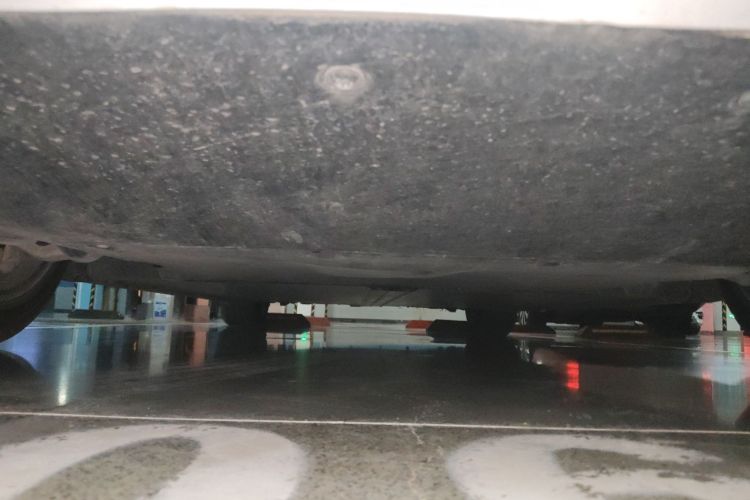 特斯拉 Model 3 2023款 后轮驱动版局部细节9008