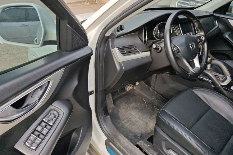 众泰SR7 2016款 1.5T CVT魔方之心版 国V中控内饰20