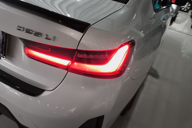 宝马3系 2024款 325Li M运动套装车身外观9