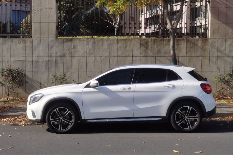 奔驰GLA 2018款 GLA 200 时尚型车身外观4