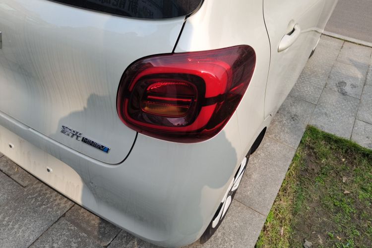 五菱汽车 宏光MINIEV 2025款 四门版 进阶款车身外观9