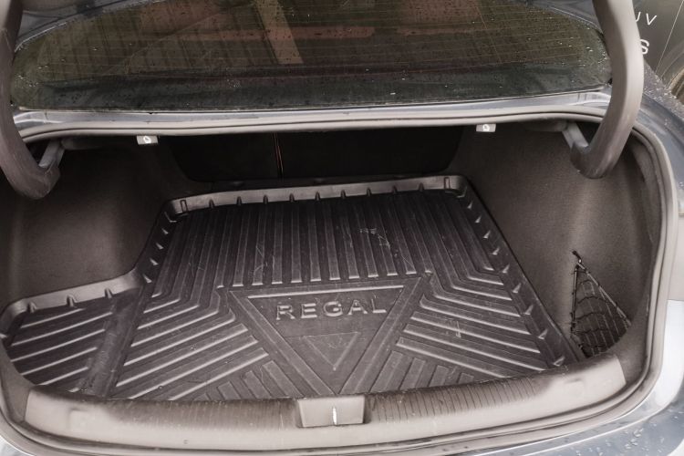 别克 君威 2019款 28T 尊享型 国VI机舱底盘23