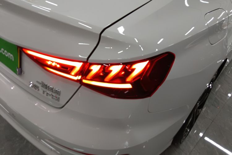 奥迪A3 2023款 改款 A3L Limousine 35 TFSI 豪华致雅型车身外观9