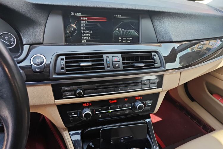 宝马5系 2013款 525Li 豪华型中控内饰16