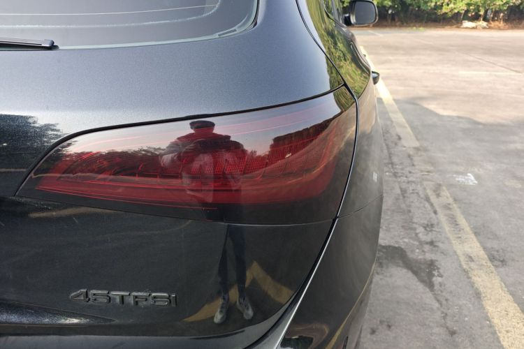 奥迪Q5 2018款 典藏版 40 TFSI 进取型车身外观9