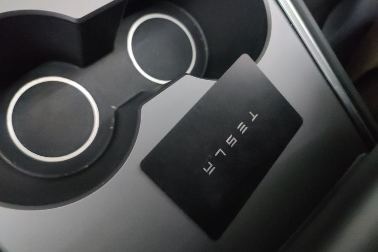 特斯拉 Model Y 2024款 长续航全轮驱动版中控内饰7001