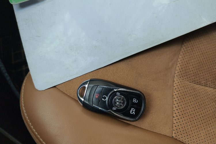 别克 君越 2018款 28T 精英型中控内饰11