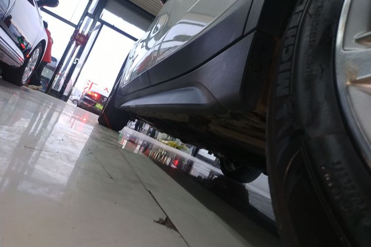 宝马X1 2018款 sDrive20Li 领先型机舱底盘30