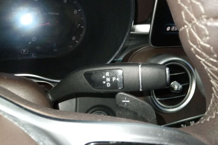 奔驰GLC 2022款 改款二 GLC 260 L 4MATIC 豪华型中控内饰18