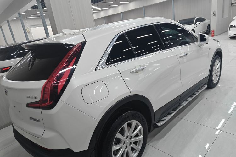 凯迪拉克XT4 2021款 28T 两驱技术型车身外观7