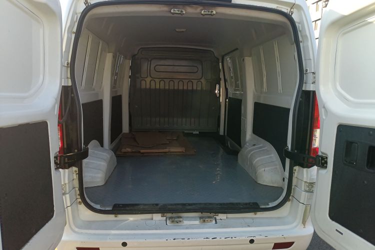 长安凯程 长安睿行M60 2023款 1.5L GDI精英型厢货2座机舱底盘23