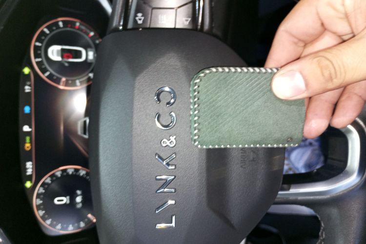 领克01 2021款 2.0TD 两驱型Pro中控内饰11