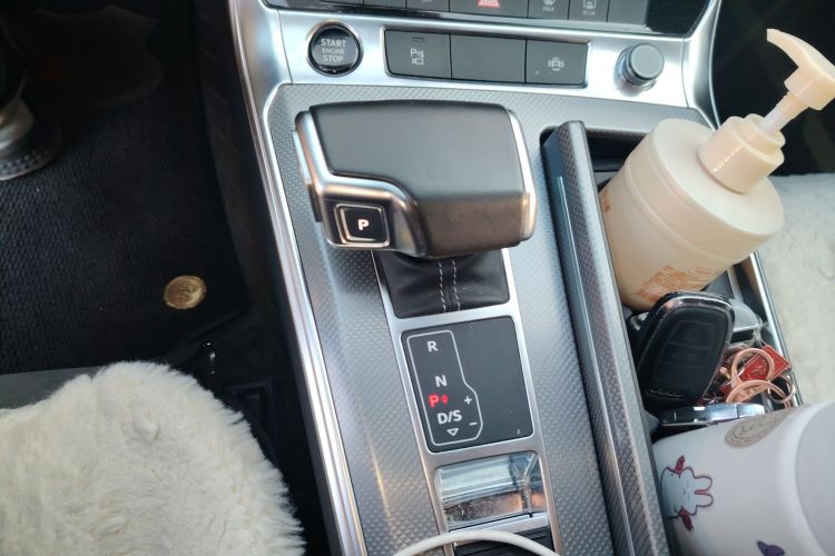 奥迪A6L 2022款 45 TFSI quattro 臻选动感型中控内饰18