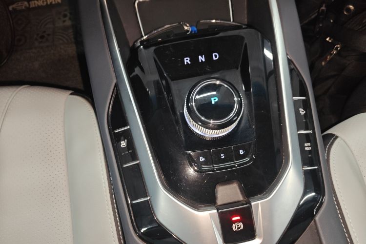 北京汽车 北京EU5 2018款 R550 智潮版中控内饰18