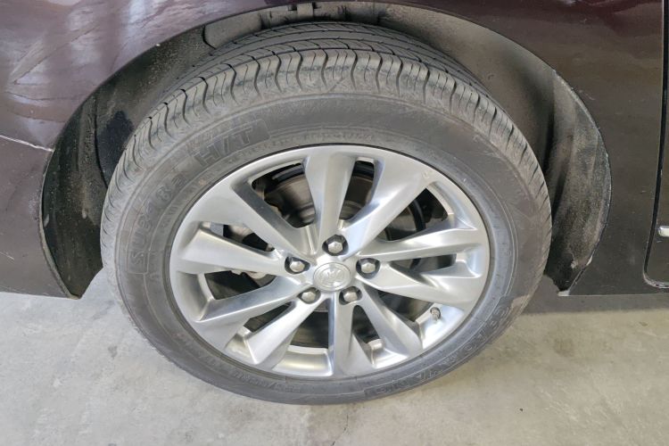 别克GL8 2020款 Avenir艾维亚 七座亲礼版车身外观6008