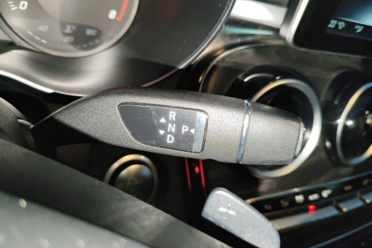 奔驰C级 2015款 改款 C 180 L 运动型中控内饰18