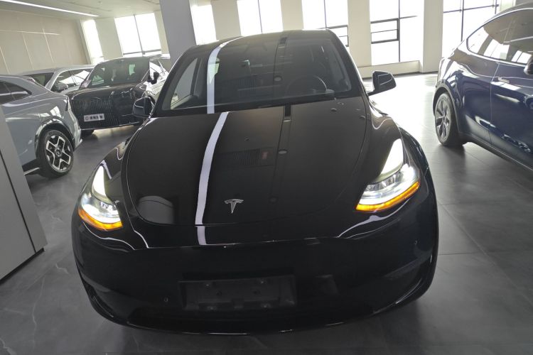 特斯拉 Model Y 2022款 改款 长续航全轮驱动版车身外观2