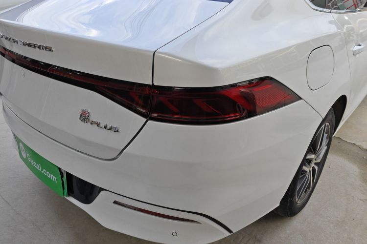 比亚迪 秦PLUS 2021款 EV 500KM 尊贵型车身外观9