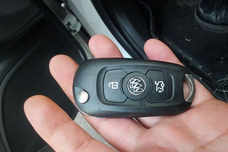 别克 威朗 2017款 三厢 20T 双离合精英型中控内饰11