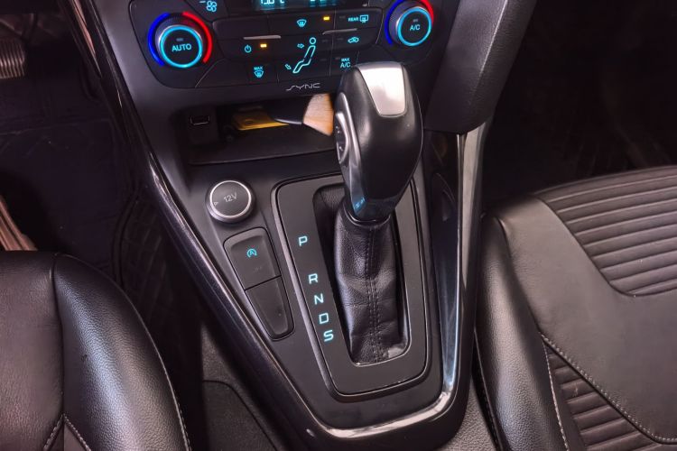 福特 福克斯 2017款 两厢 EcoBoost 180 自动精英型局部细节18