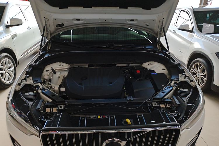 沃尔沃XC60 2022款 B5 四驱智逸豪华版机舱底盘24