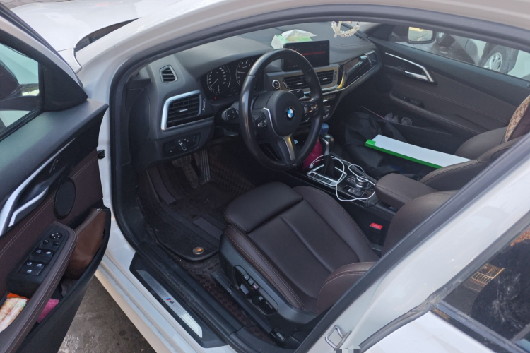 宝马1系 2019款 118i M运动套装中控内饰20