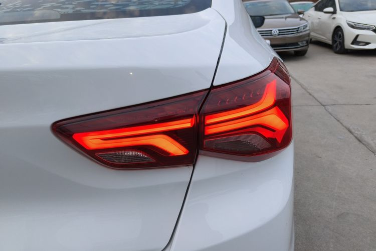 雪佛兰 科沃兹 2020款 改款 Redline 325T 自动欣尚版车身外观9