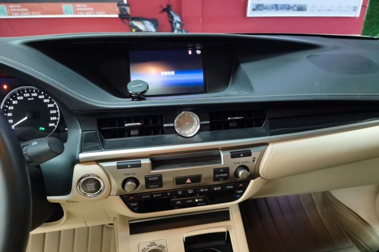 雷克萨斯ES 2014款 250 精英版中控内饰16