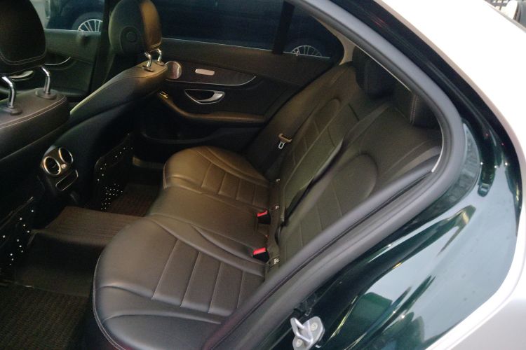 奔驰C级 2019款 C 180 L 时尚型运动版中控内饰7004