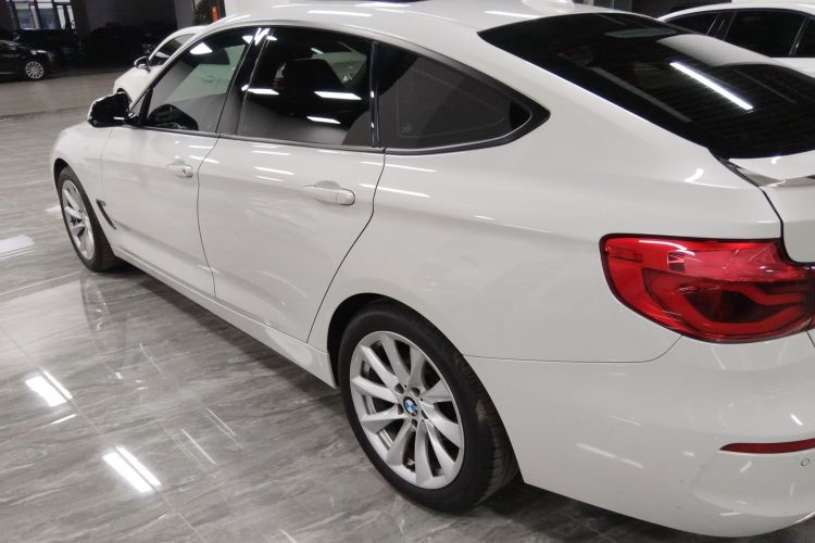 宝马3系GT 2019款 320i 时尚型车身外观4