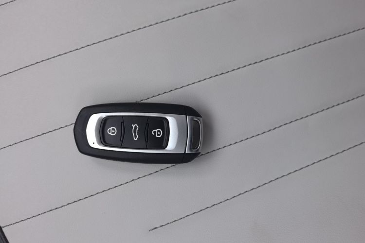 吉利银河 2025款 210km 熊猫卡丁中控内饰11