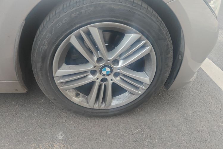 宝马3系 2016款 320i 时尚型车身外观10