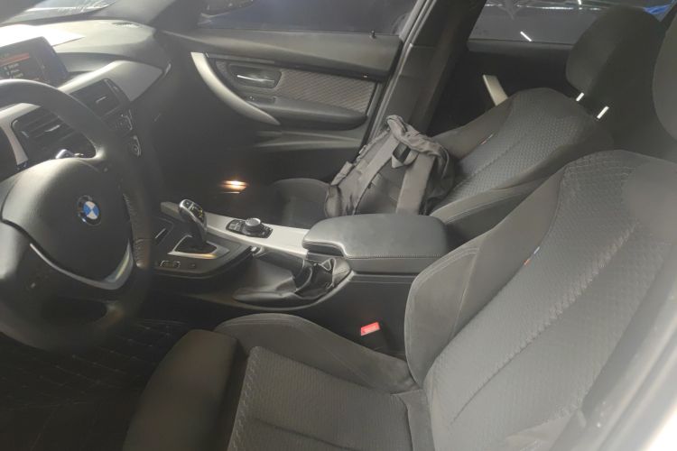 宝马3系 2017款 320i M运动型局部细节19