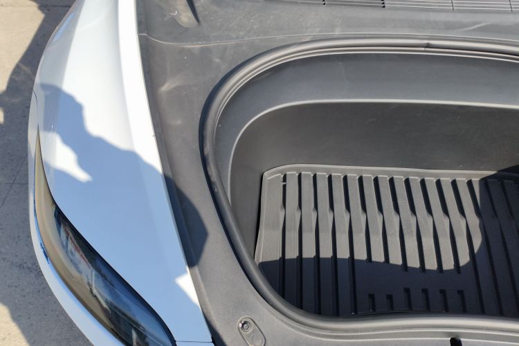 特斯拉 Model 3 2023款 后轮驱动版局部细节9006