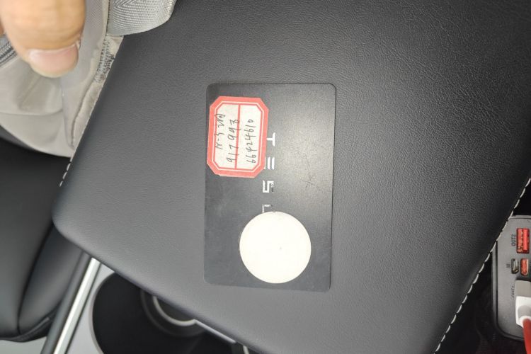 特斯拉 Model 3 2022款 后轮驱动版中控内饰7001