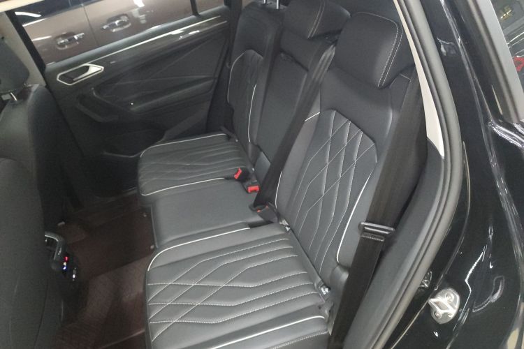 大众 途观L 2023款 改款 330TSI 自动两驱R-Line越享版中控内饰7004