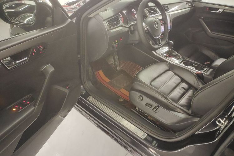 大众 帕萨特 2016款 330TSI DSG尊荣版中控内饰20