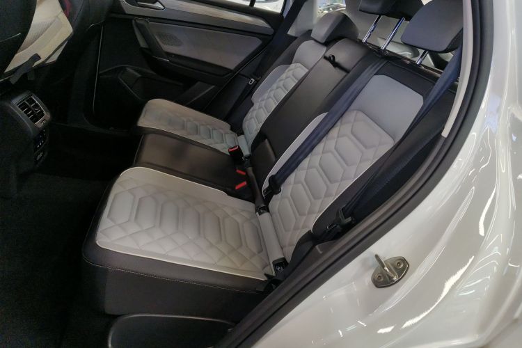 大众 探岳 2023款 改款 380TSI 四驱R-Line高能版中控内饰7004