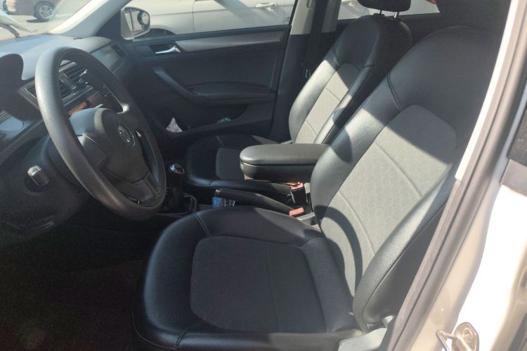 大众 桑塔纳 2015款 1.6L 手动舒适版中控内饰19