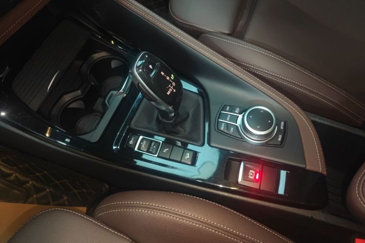 宝马X1 2021款 xDrive25Li 尊享型中控内饰18