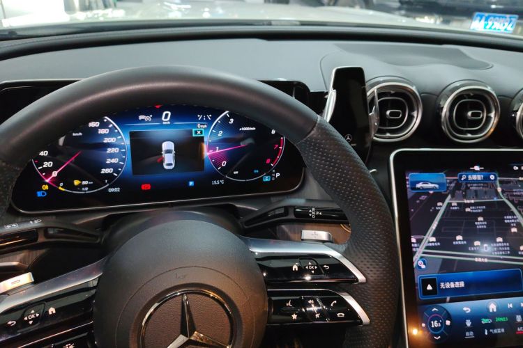 奔驰C级 2023款 C 260 L 运动版中控内饰18