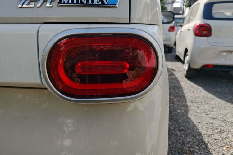 五菱汽车 宏光MINIEV 2024款 第三代 215km 青春版车身外观9