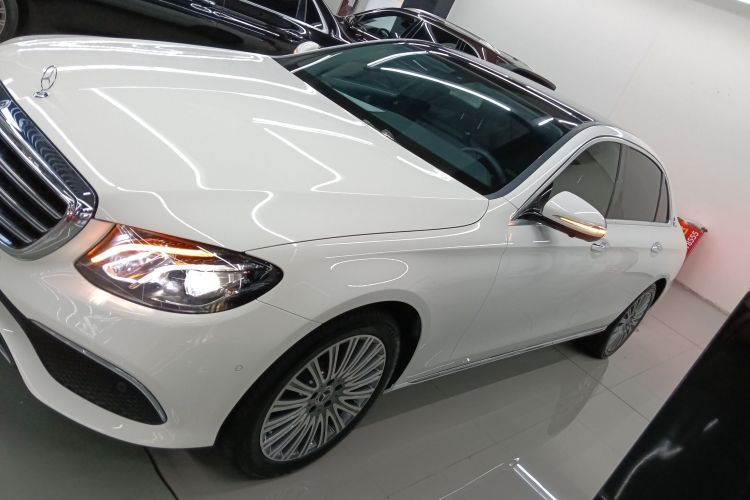奔驰E级 2020款 E 300 L 豪华型车身外观4