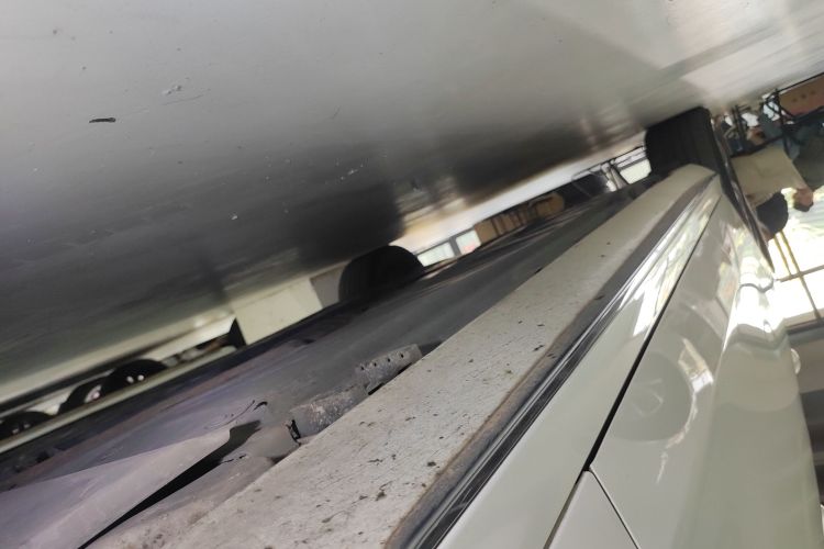 奔驰E级 2019款 改款 E 300 L 运动豪华型局部细节9001