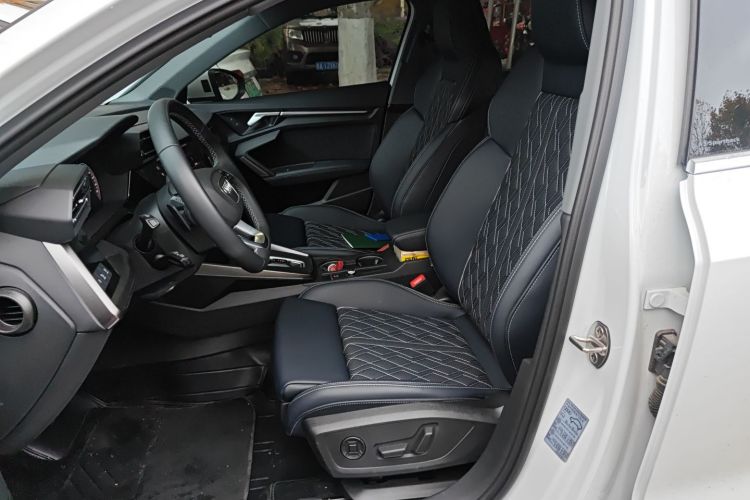 奥迪A3 2025款 Sportback 35TFSI 飞驰尊享型 +豪华臻选包中控内饰19