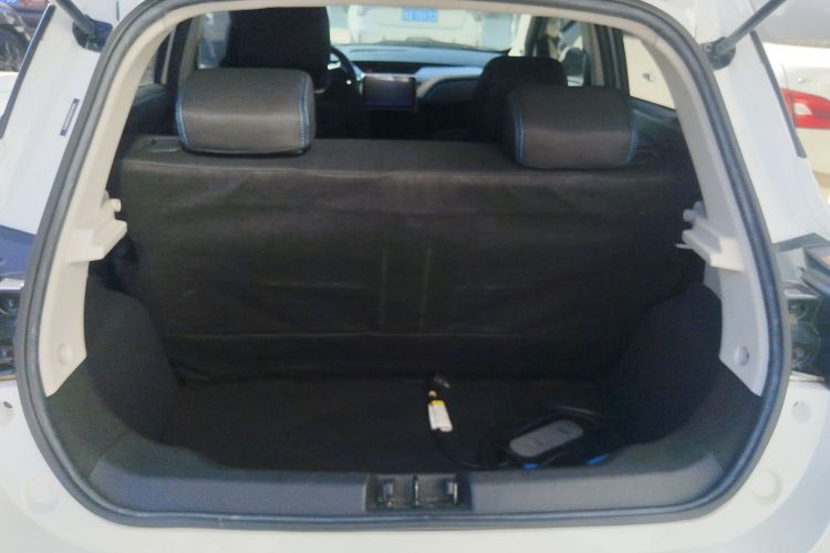 江铃集团新能源 易至EV3 2022款 小雷达悦跑型机舱底盘23