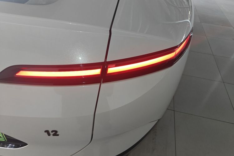 阿维塔12 2024款 700 三激光后驱智享版车身外观9