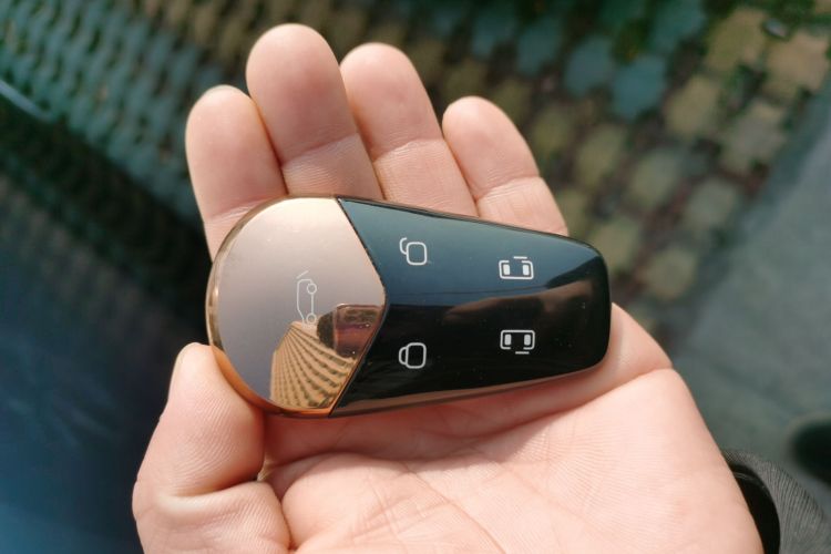 岚图汽车 岚图梦想家 2025款 PHEV 四驱旗舰鲲鹏版中控内饰7001