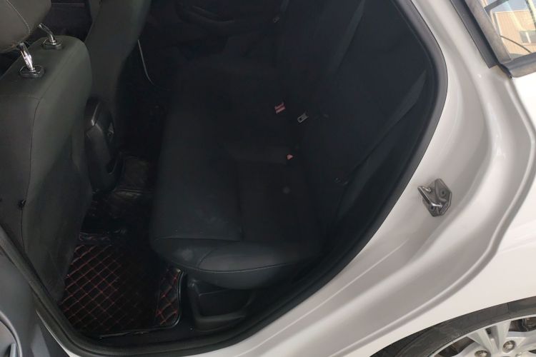 福特 福克斯 2017款 两厢 1.6L 自动舒适型智行版中控内饰21